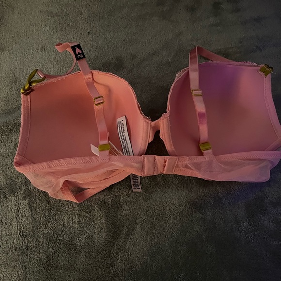Victoria’s Secret Pink Tee Shirt Push Up Bra Lightly Padded in Sz 36D. - Picture 2 of 3
